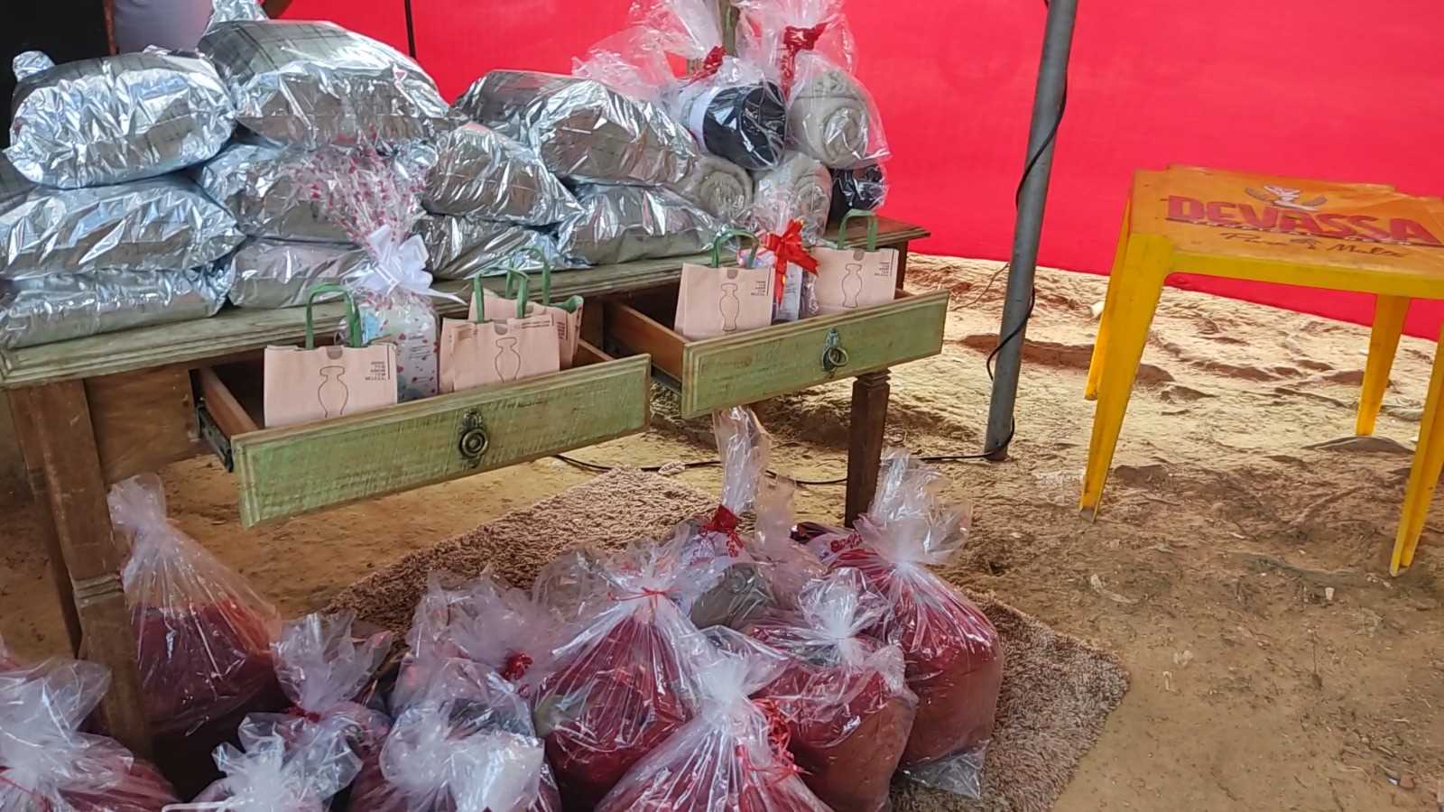 Camacã: Prefeitura homenageia as Mães da Portelinha I através do Projeto Brechó Solidário.
